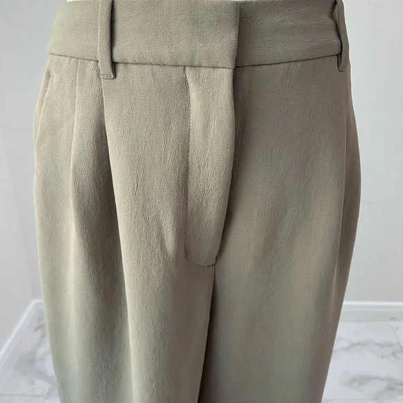 Aritzia The Effortless Plant Pleated High-Waist Wide-Leg Pants in Taupe - Picture 6 of 9